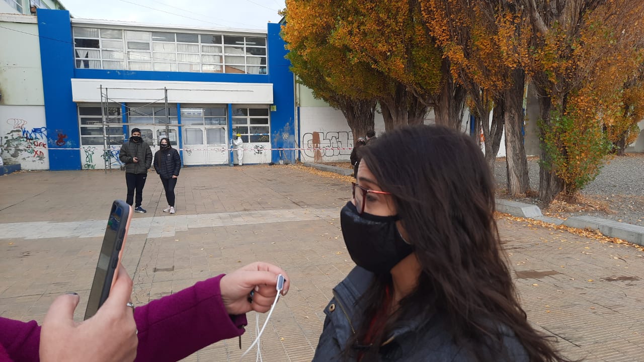 Entrevista con Nahir Castillo en las afueras del Colegio Guatemala